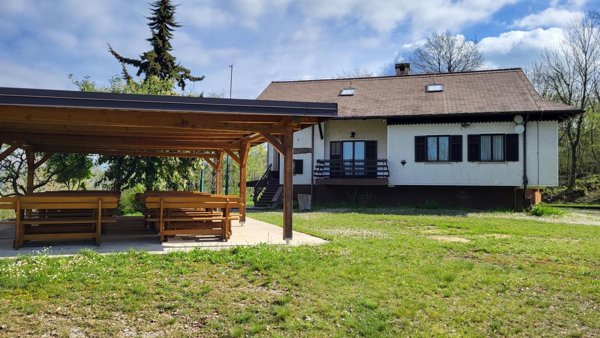 Koca Sredi Gozda Hotell Kanal Exteriör bild